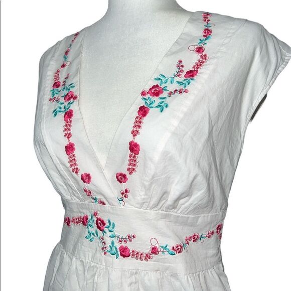 guess Jeans Floral Embroidered Dress - Picture 4 of 11